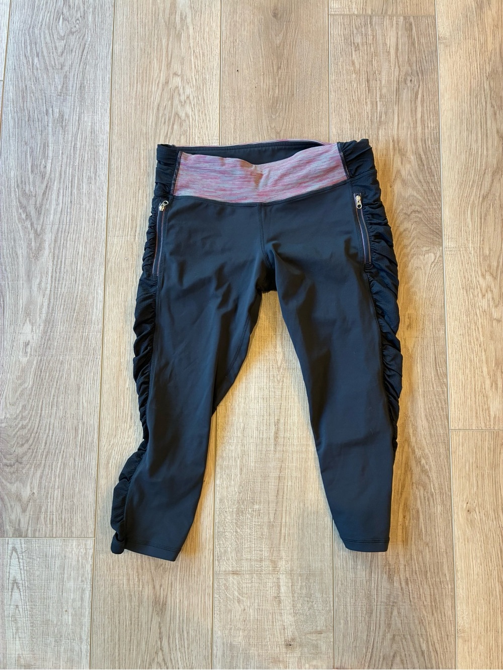 Lululemon Y2K low rise Dark grey Capri Leggings with Pink striped Waistband 4